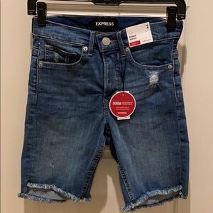 These are Express Bermuda shorts size 2 💙